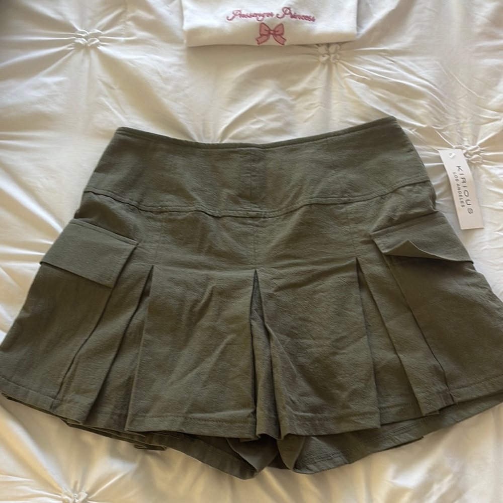 Khaki Pleated Women's Shorts